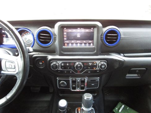 Used 2020 Jeep Gladiator Overland w/ Cold Weather Group image 8