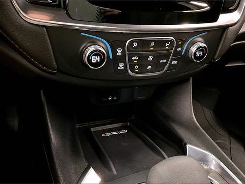 Used 2023 Chevrolet Traverse LT image 27