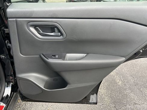 Used 2025 Nissan Rogue S AWD/4WD image 38