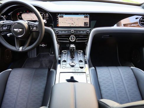 New 2025 Bentley Flying Spur Plug-In Hybrid image 4