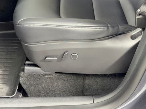 Used 2022 Tesla Model Y Long Range AWD/4WD image 16