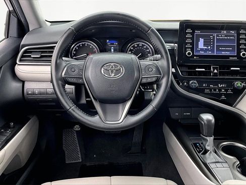 Used 2022 Toyota Camry SE image 5