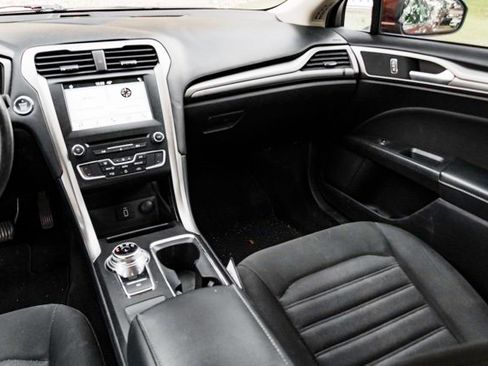 Used 2018 Ford Fusion SE w/ Fusion SE Technology Package image 24