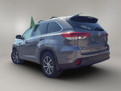 Used 2017 Toyota Highlander XLE image 5