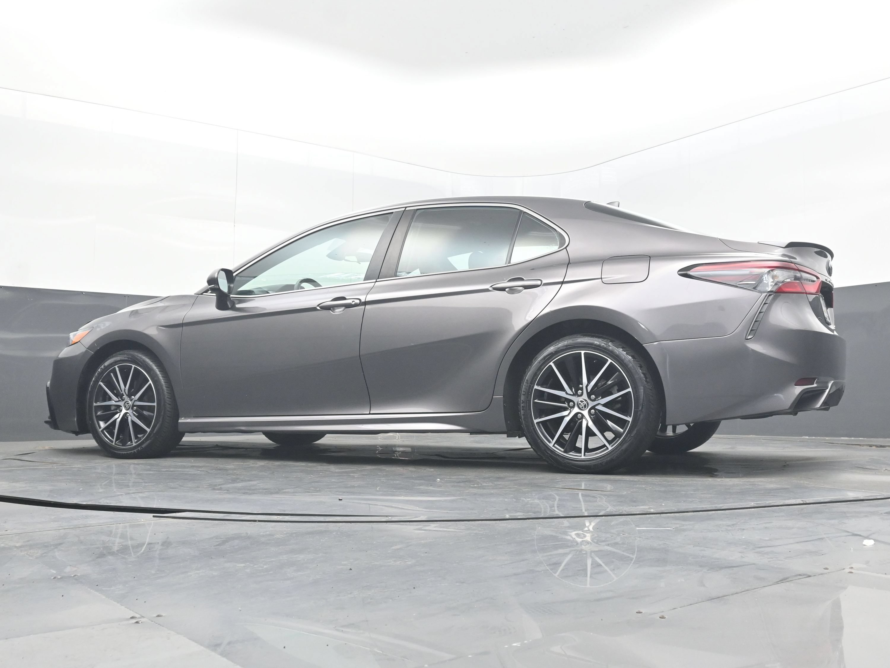 Used 2023 Toyota Camry SE FWD image 33