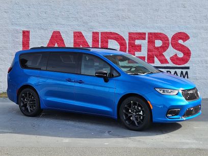 New 2026 Chrysler Pacifica Select