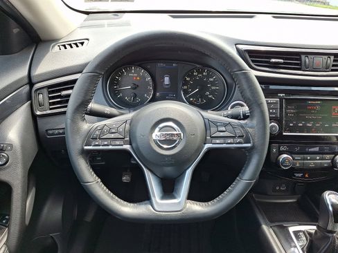 Used 2018 Nissan Rogue SV AWD/4WD image 19