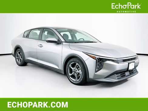 Used 2025 Kia K4 LXS image 1