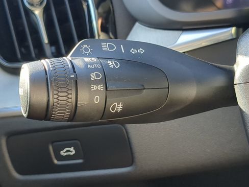 Used 2025 Volvo XC60 B5 Plus image 56