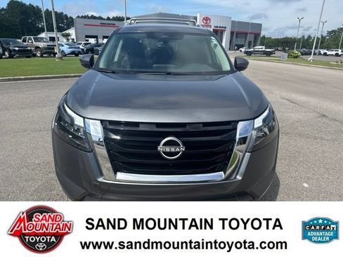 Used 2025 Nissan Pathfinder SL AWD/4WD image 8