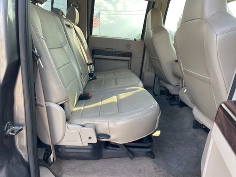Used 2009 Ford F350 Lariat image 18