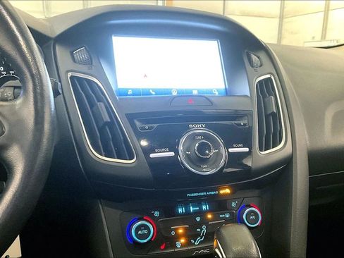 Used 2017 Ford Focus SEL w/ Cold Weather Package image 6