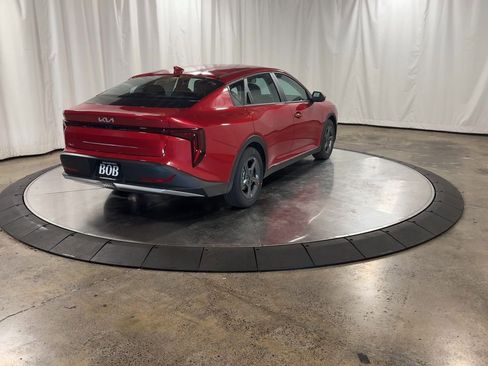 New 2025 Kia K4 LXS image 9