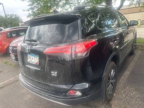 Used 2017 Toyota RAV4 XLE AWD/4WD image 11
