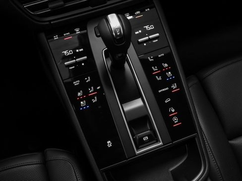 Certified 2026 Porsche Macan image 36