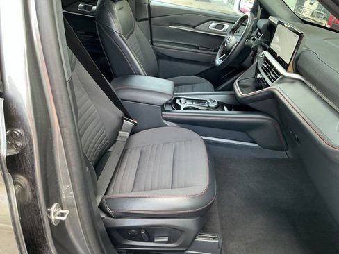 Used 2025 Ford Explorer ST-Line w/ ST-Line Street Pack AWD/4WD image 22
