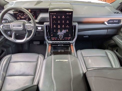 Used 2025 GMC Yukon Denali RWD image 15