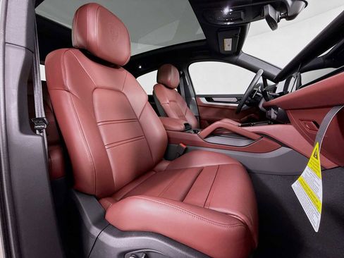 New 2025 Porsche Cayenne Coupe image 30