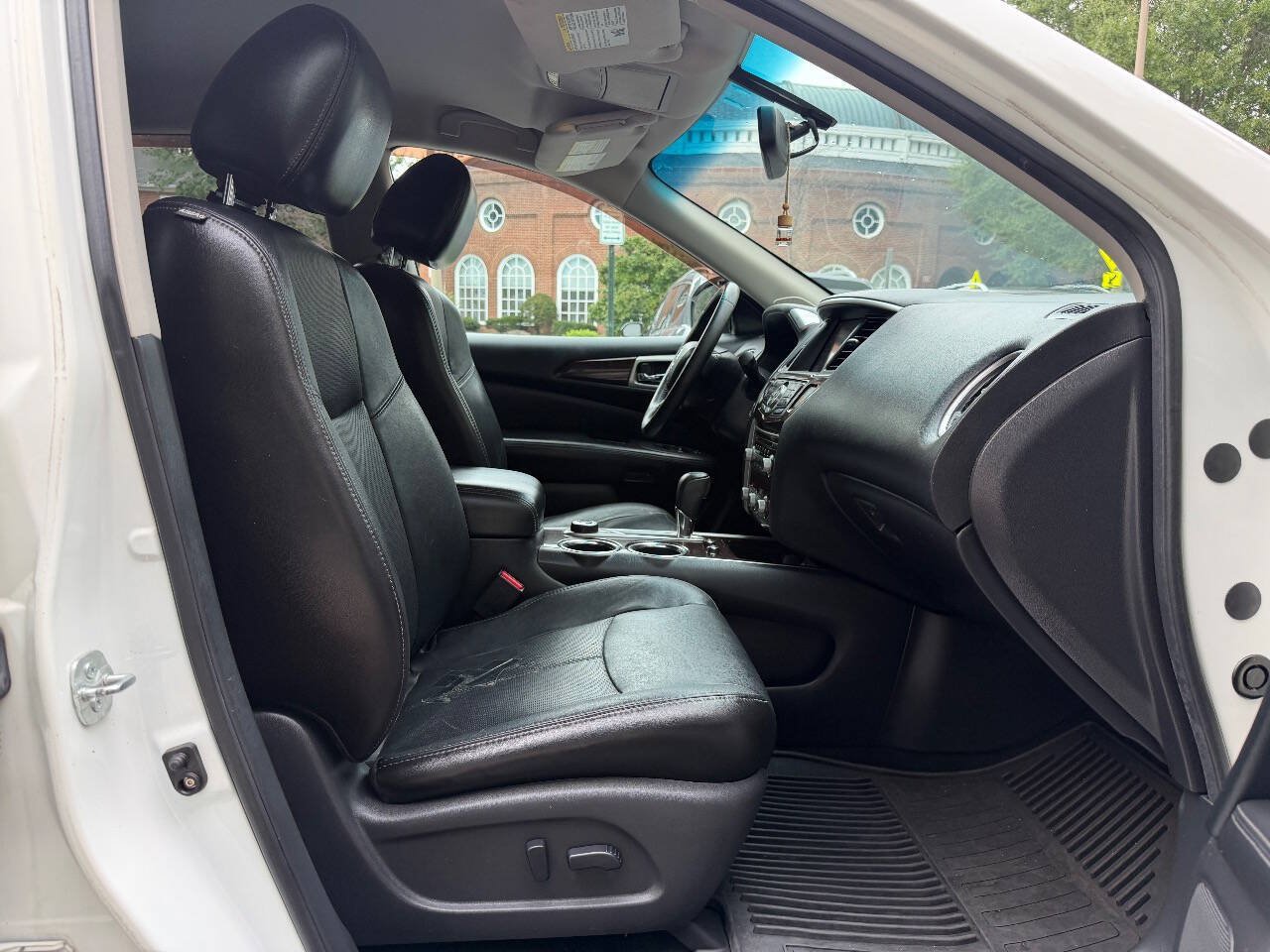 Used 2013 Nissan Pathfinder Platinum AWD/4WD image 22