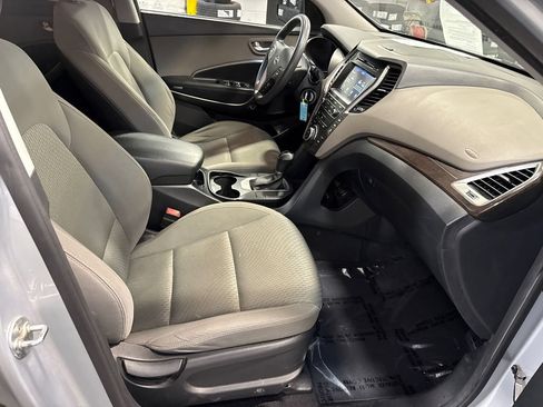 Used 2017 Hyundai Santa Fe SE AWD/4WD image 15