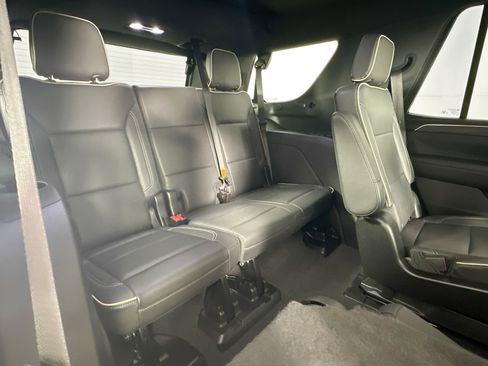 Used 2023 GMC Yukon SLT w/ SLT Luxury Package image 28