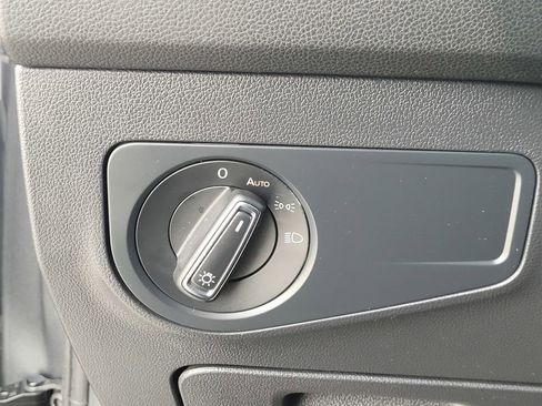 Used 2023 Volkswagen Tiguan SE R-Line image 28