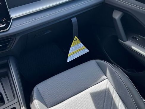 New 2026 Volkswagen Tiguan SE R-Line FWD image 12