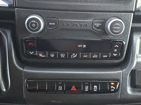 Used 2025 RAM ProMaster 2500 w/ Quick Order Package 22G SLT FWD image 17