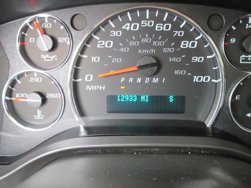 Used 2025 Chevrolet Express 3500 LT w/ LT Preferred Equipment Group image 18