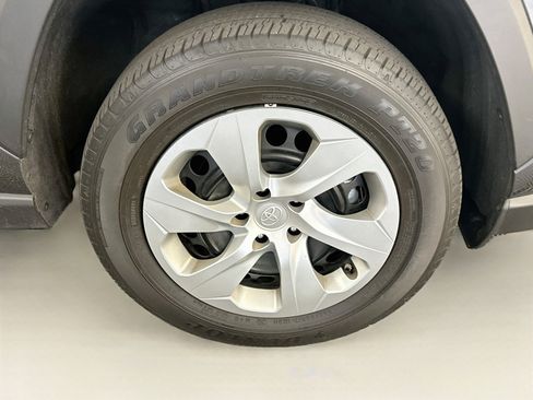 Used 2022 Toyota RAV4 LE w/ Carpet Mat Package (TMS) AWD/4WD image 11