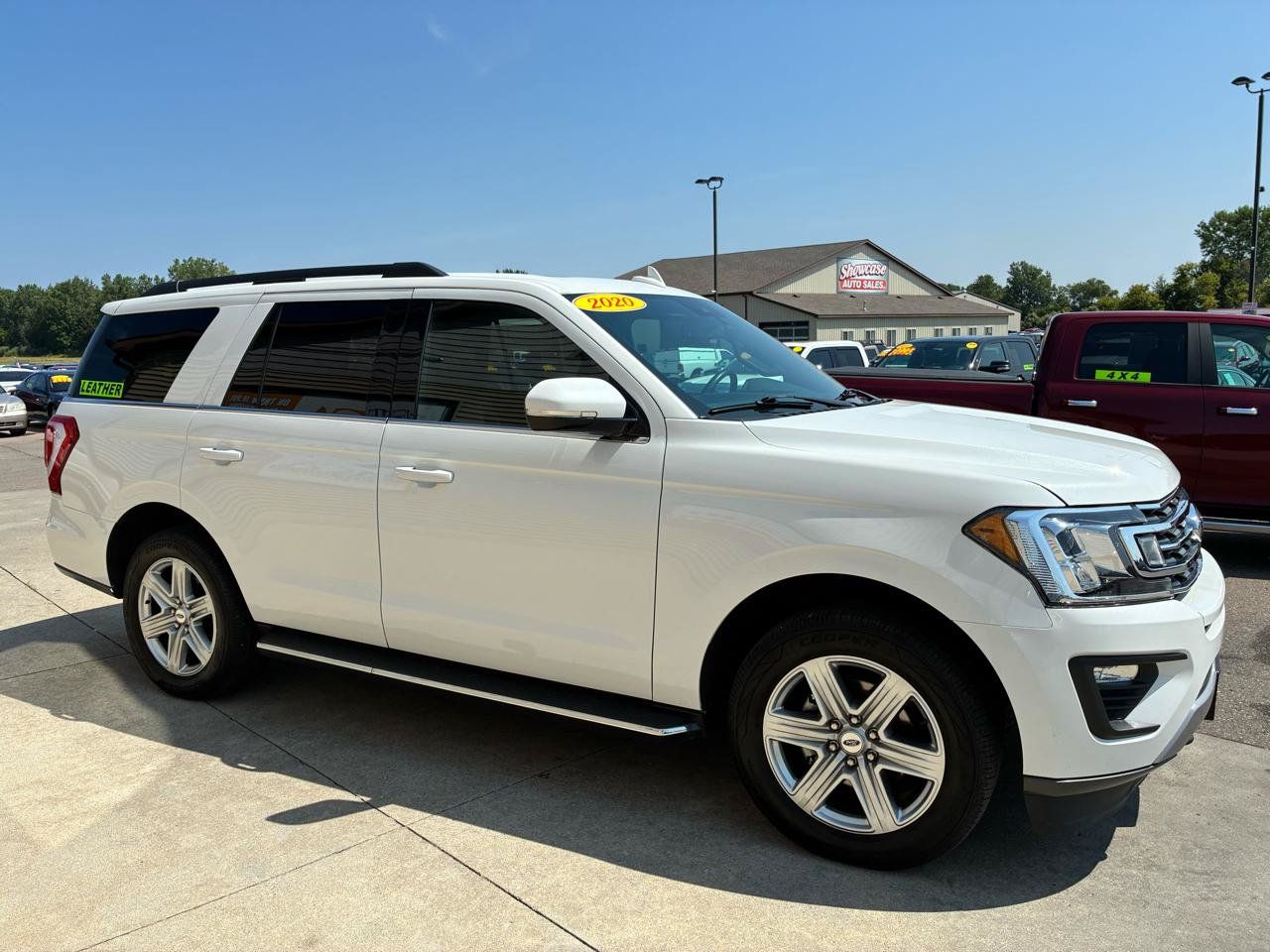 Used 2020 Ford Expedition XLT w/ Equipment Group 202A AWD/4WD image 4