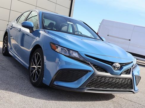 Used 2024 Toyota Camry SE image 6