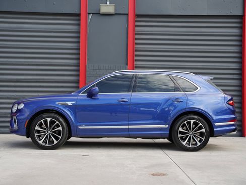 Used 2021 Bentley Bentayga V8 image 4