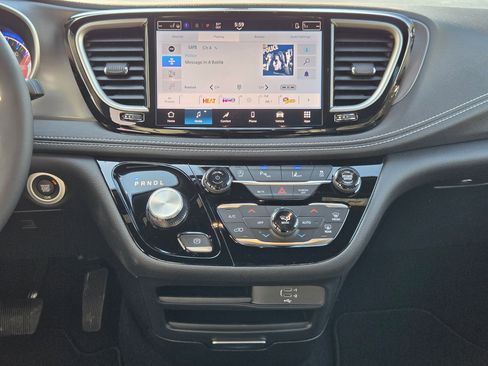 New 2026 Chrysler Pacifica Select image 14