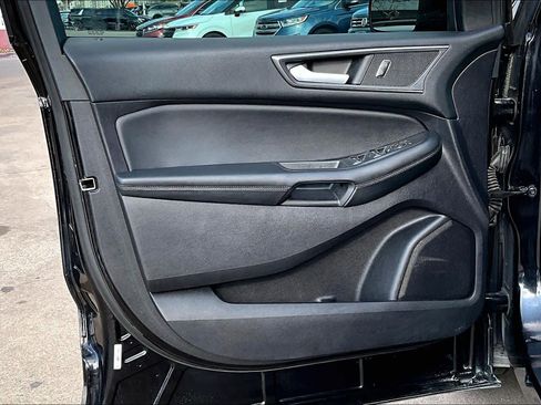 Used 2020 Ford Edge SE image 21