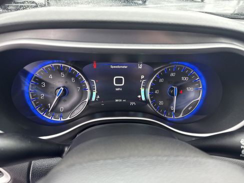 Used 2025 Chrysler Pacifica Select FWD image 20