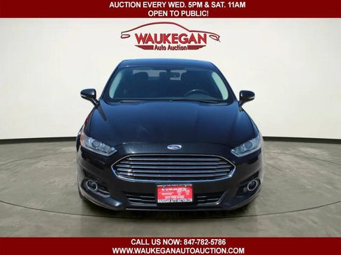 Used 2015 Ford Fusion SE w/ Equipment Group 202A FWD image 2