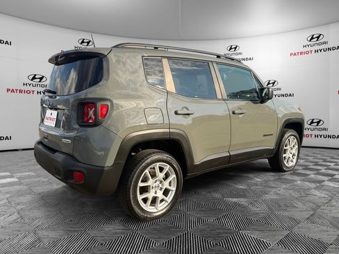 Used 2022 Jeep Renegade Latitude w/ Sun/Sound Group AWD/4WD image 3
