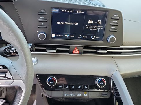 Used 2025 Hyundai Elantra Hybrid FWD image 14