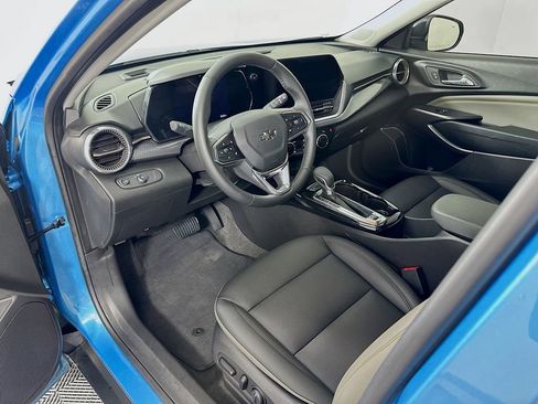 Used 2025 Chevrolet Trax ACTIV w/ Driver Confidence Package FWD image 9