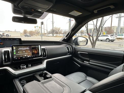 Used 2025 Ford Expedition Platinum w/ Stealth Appearance Package image 42