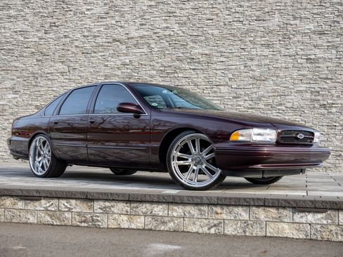 Used 1995 Chevrolet Impala Sedan image 2