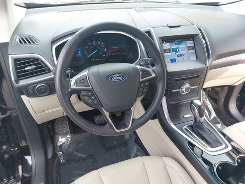 Used 2018 Ford Edge Titanium w/ Technology Package AWD/4WD image 16