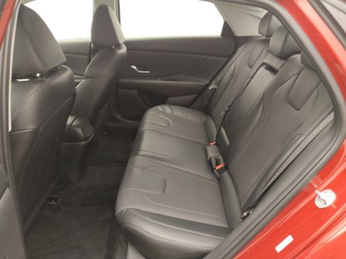 Used 2023 Hyundai Elantra Limited FWD image 18