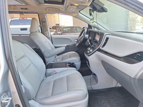 Used 2019 Toyota Sienna XLE Premium image 21