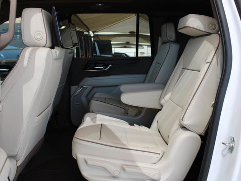 Used 2026 GMC Yukon XL Denali w/ Denali Reserve Package AWD/4WD image 14