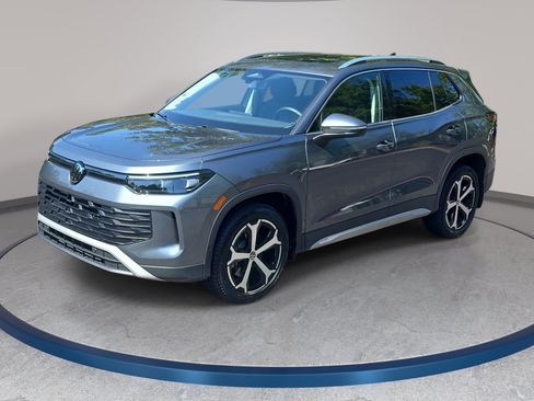 Certified 2025 Volkswagen Tiguan SE AWD/4WD image 1