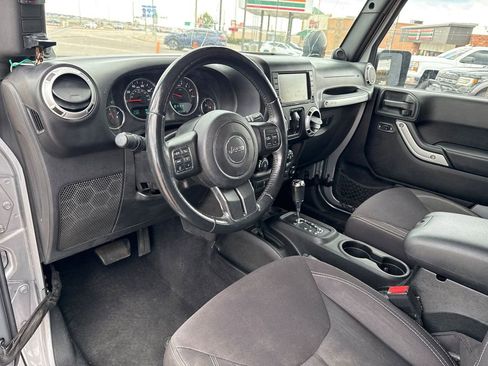 Used 2014 Jeep Wrangler Unlimited Sahara w/ Connectivity Group AWD/4WD image 11