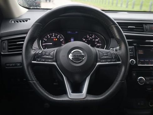 Used 2020 Nissan Rogue SV FWD image 12