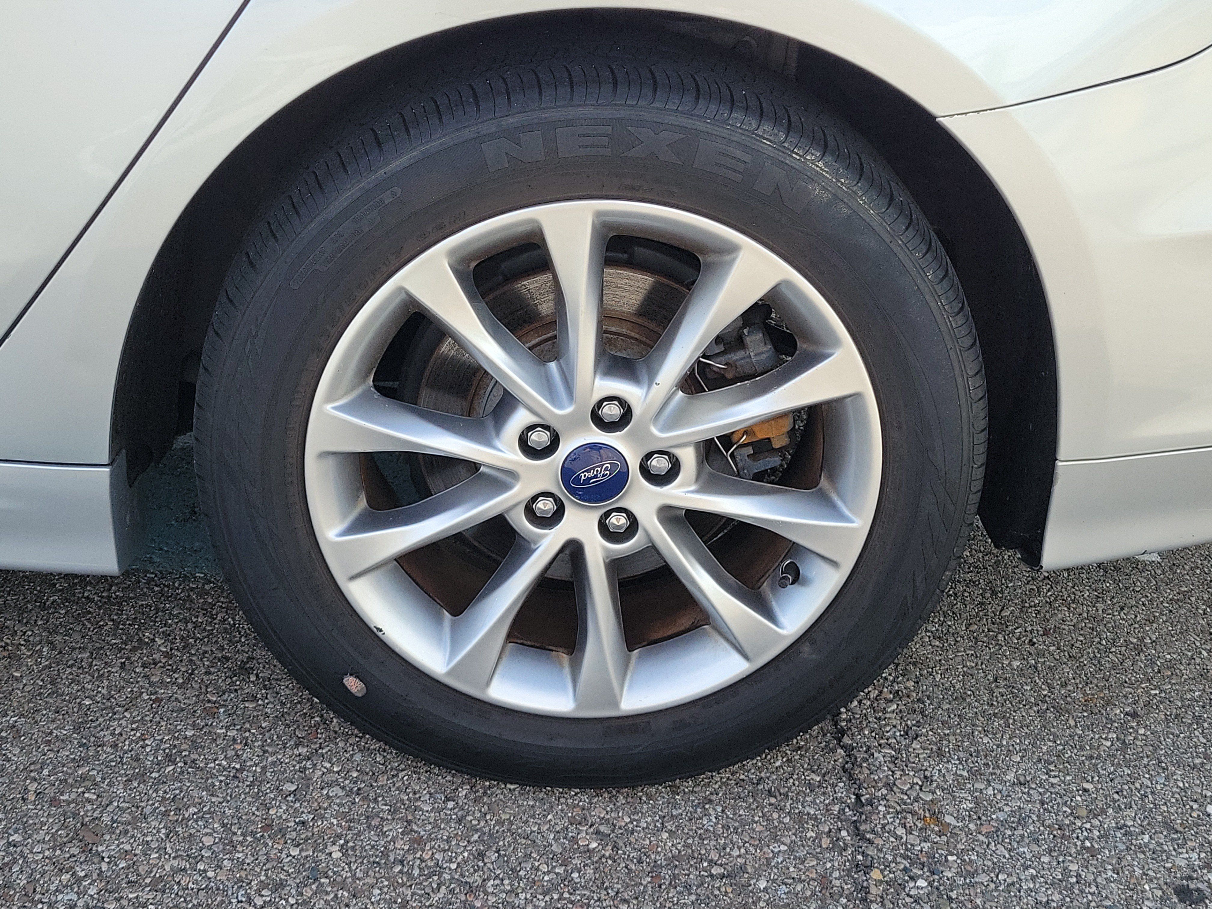Used 2017 Ford Fusion SE FWD image 5